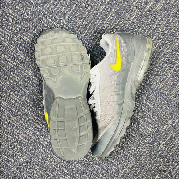 Nike Men's Athletic Shoes in Gray and Neon Green - Picture 4 of 4